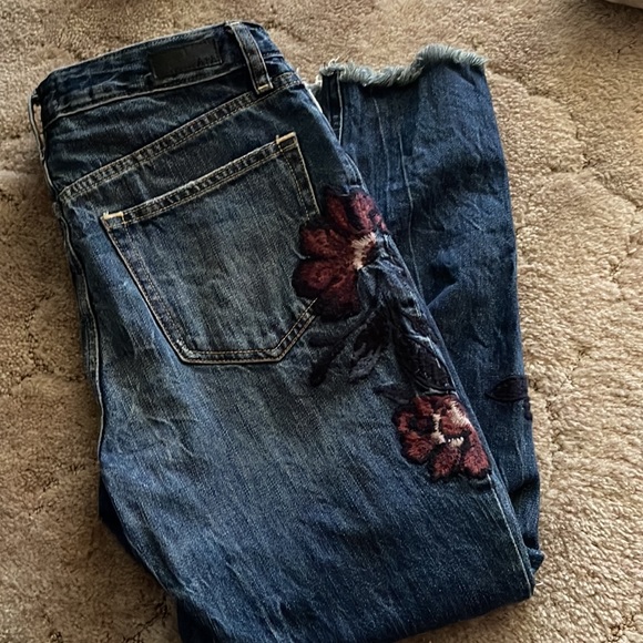 Abercrombie and Fitch Capri Style Jeans - Picture 2 of 5